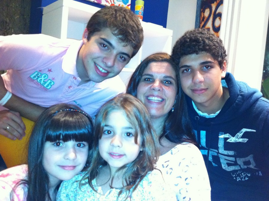 Ana Cláudia Camargo e os filhos